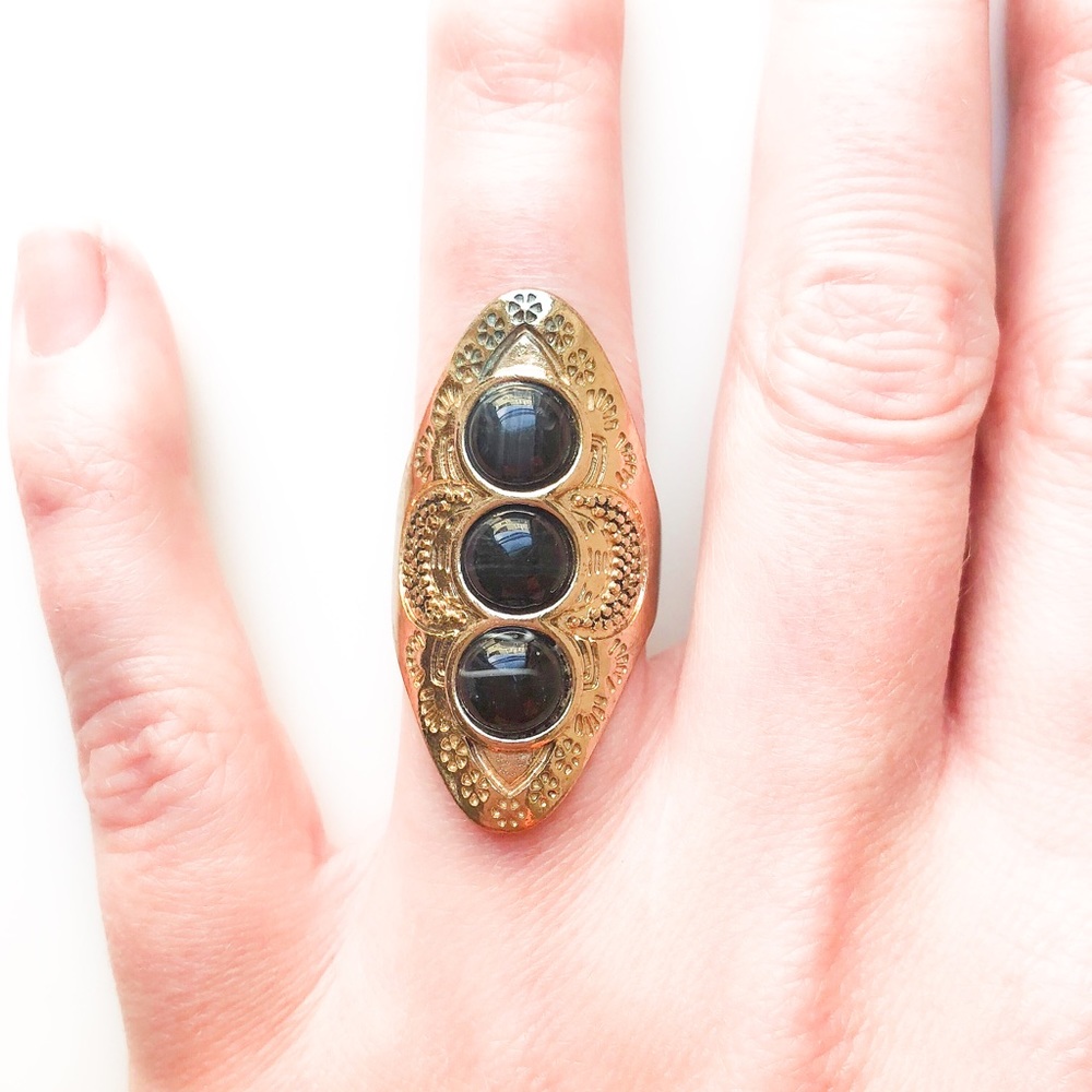 URBAN OUTFITTERS;GOLD & BLACK STONE STATEMENT RING